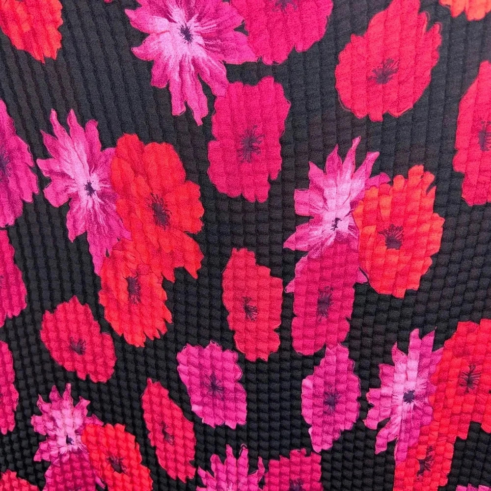 ๐Size 1X Flowered design Shirt ๐ - Picture 2 of 6